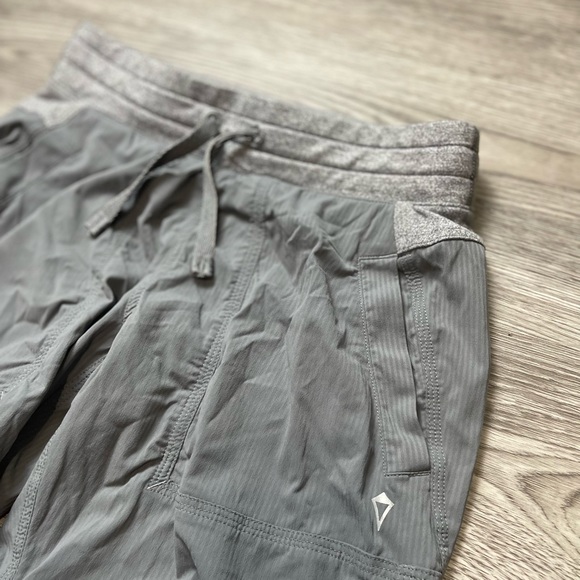 Ivivva Lululemon Live to Move Dance Jogger Pants Ruched Sides Size 14 - Picture 3 of 4